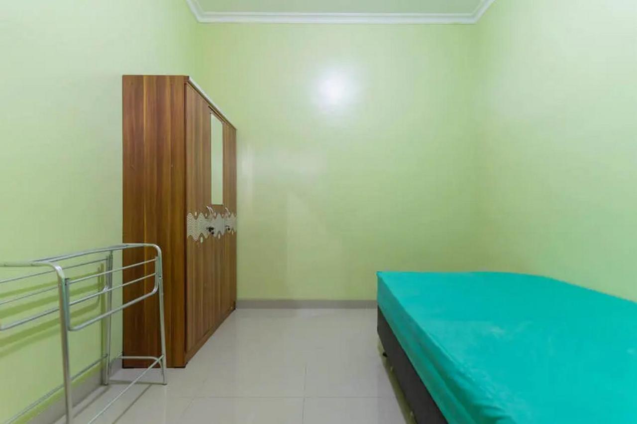Kostawira Syariah Bintaro Mitra Reddoorz Hotell Mencil Eksteriør bilde