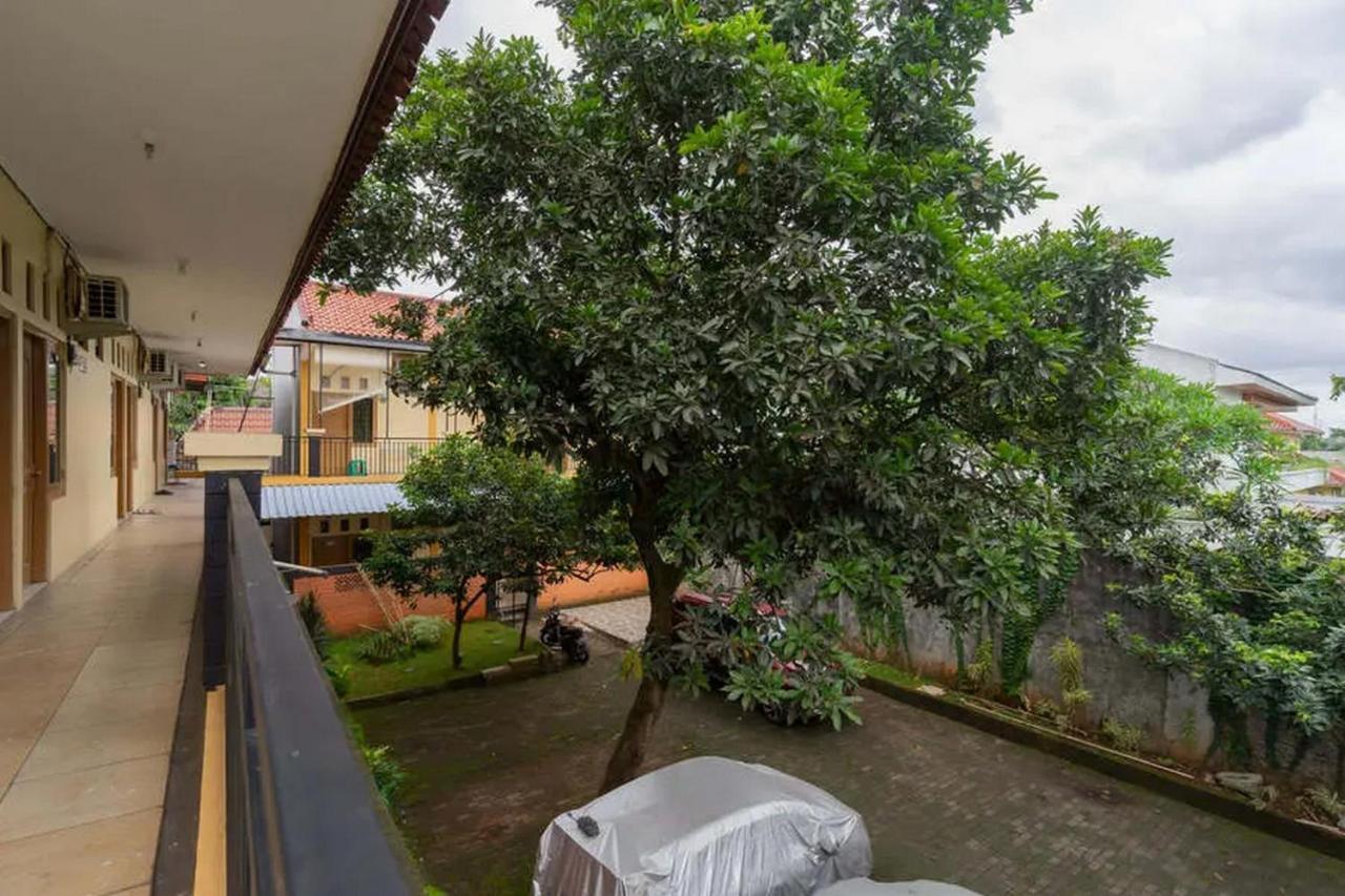 Kostawira Syariah Bintaro Mitra Reddoorz Hotell Mencil Eksteriør bilde