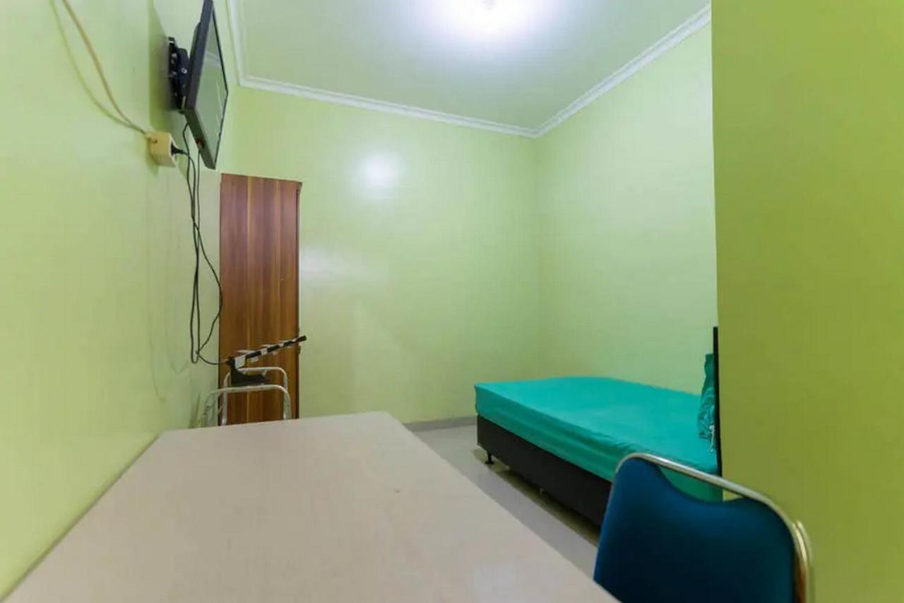 Kostawira Syariah Bintaro Mitra Reddoorz Hotell Mencil Eksteriør bilde