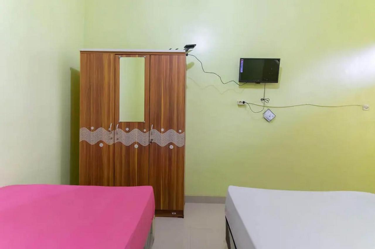 Kostawira Syariah Bintaro Mitra Reddoorz Hotell Mencil Eksteriør bilde