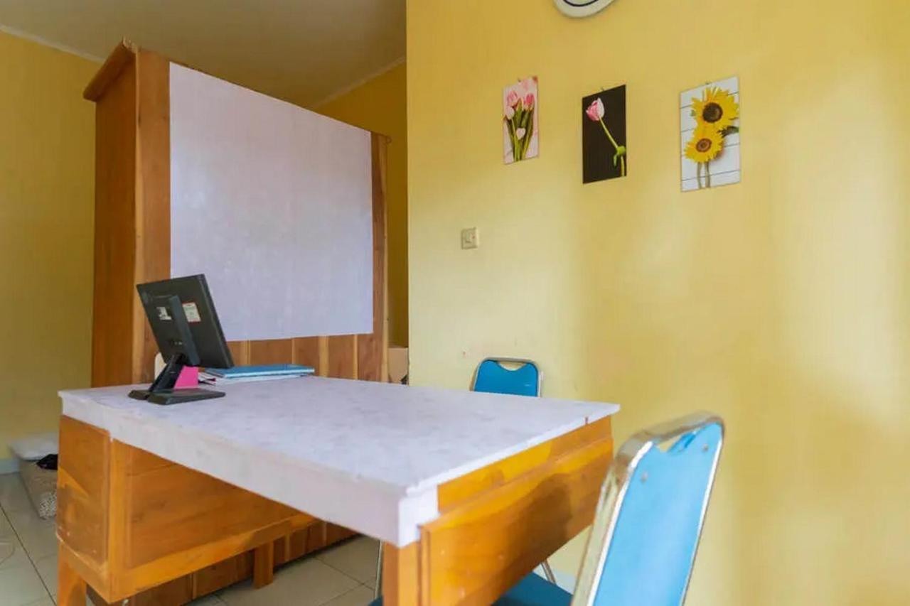 Kostawira Syariah Bintaro Mitra Reddoorz Hotell Mencil Eksteriør bilde
