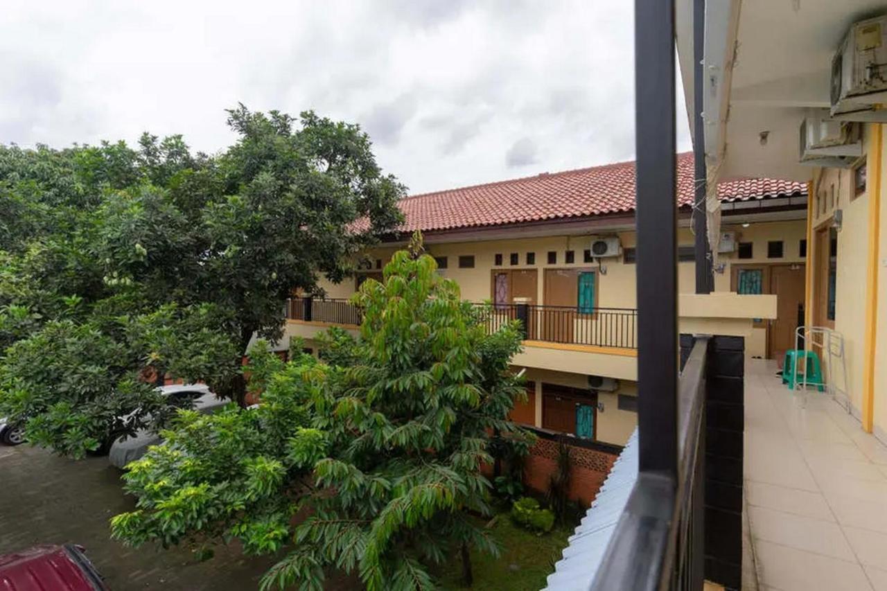 Kostawira Syariah Bintaro Mitra Reddoorz Hotell Mencil Eksteriør bilde