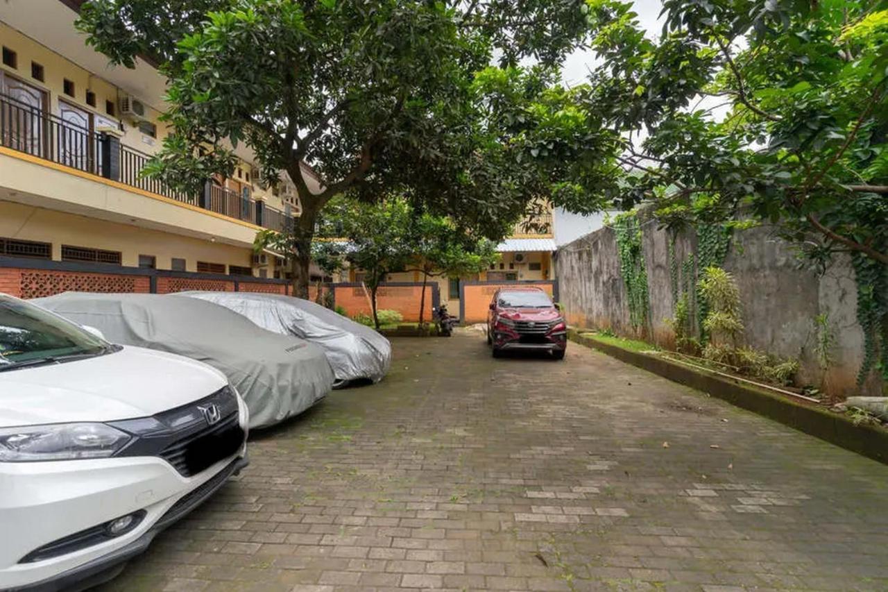 Kostawira Syariah Bintaro Mitra Reddoorz Hotell Mencil Eksteriør bilde