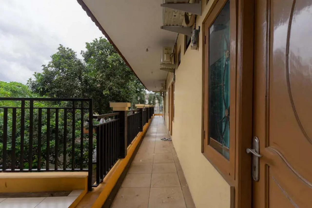 Kostawira Syariah Bintaro Mitra Reddoorz Hotell Mencil Eksteriør bilde